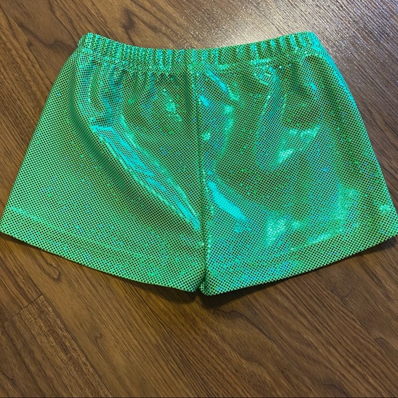 Youth medium green gymnastics shorts - Picture 3 of 4
